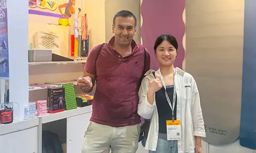 ヨガマットが注目を集め、健康的な生活の新たなトレンドとして人気が高まっています。